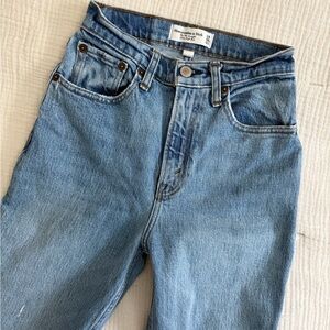 Abercrombie & Fitch Light Wash High-Rise Straight Leg Jeans Curve Love Petite
